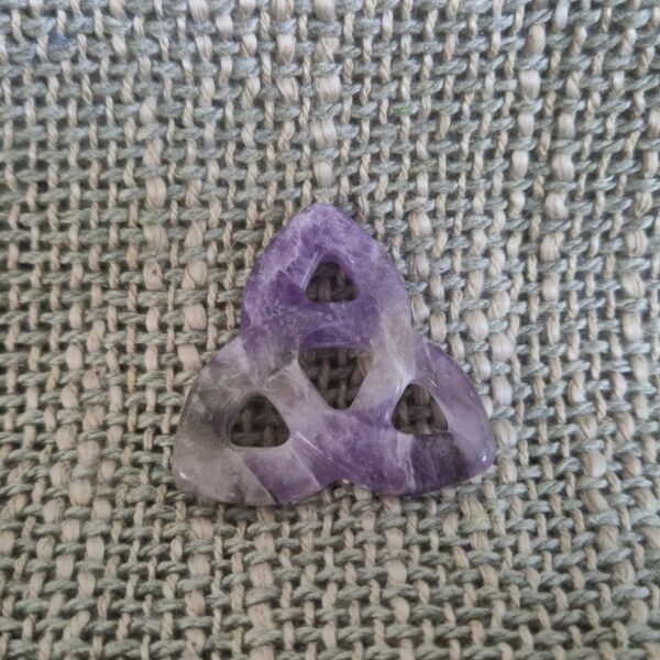 Triquetra amethist nr1